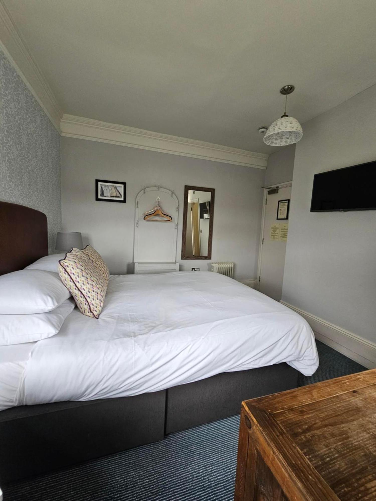 Cockhaven Arms Inn 4*